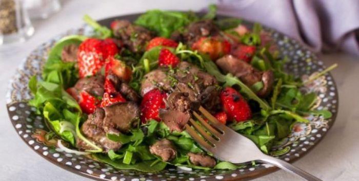 Салат з курячої печінки