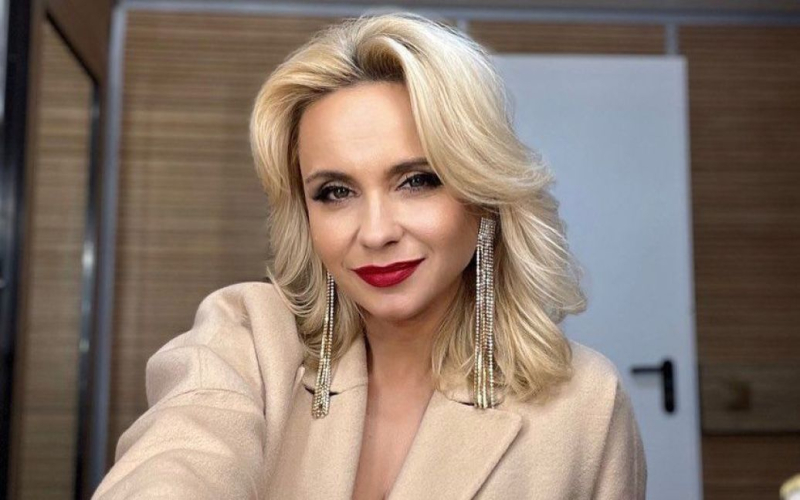 42-річна Лілія Ребрик у відвертому боді та куртці-косусі захопила фігурою