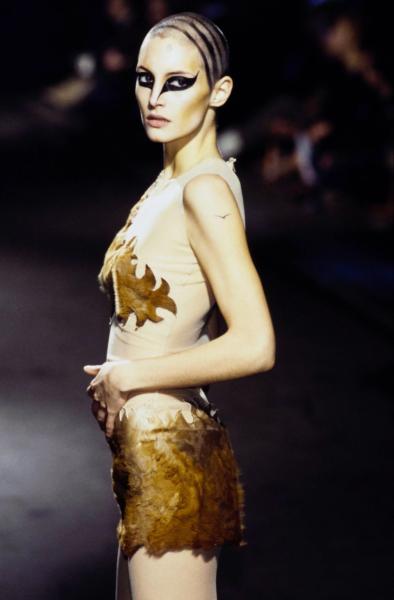 Б'юті-образи Alexander McQueen, які змінювали погляд на красу