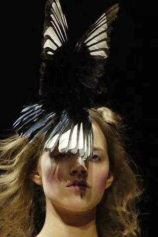 Б'юті-образи Alexander McQueen, які змінювали погляд на красу