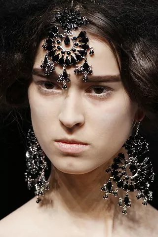 Б'юті-образи Alexander McQueen, які змінювали погляд на красу