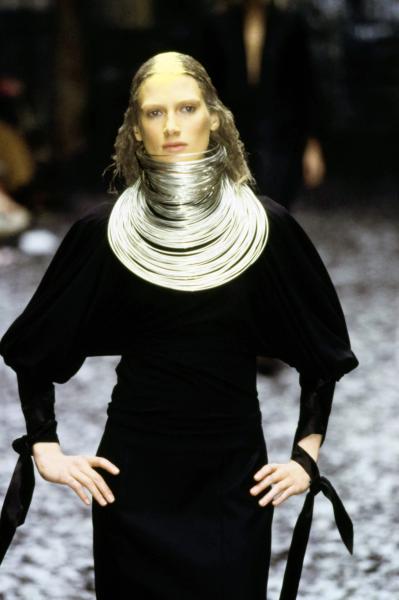 Б'юті-образи Alexander McQueen, які змінювали погляд на красу