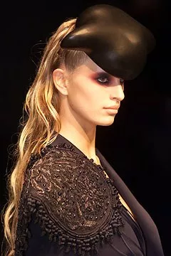 Б'юті-образи Alexander McQueen, які змінювали погляд на красу