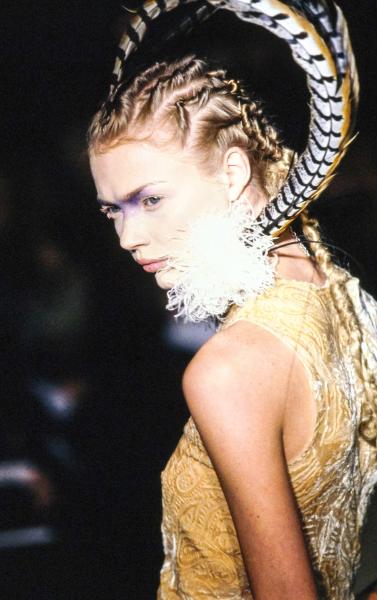 Б'юті-образи Alexander McQueen, які змінювали погляд на красу