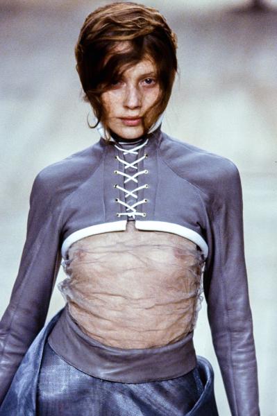 Б'юті-образи Alexander McQueen, які змінювали погляд на красу