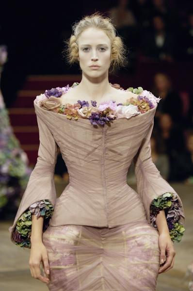Б'юті-образи Alexander McQueen, які змінювали погляд на красу