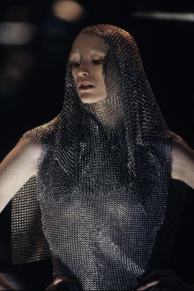 Б'юті-образи Alexander McQueen, які змінювали погляд на красу