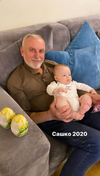 Дружина Григорія Решетніка показала свого тата та його брата-близнюка й ніжно привітала їх зі святом