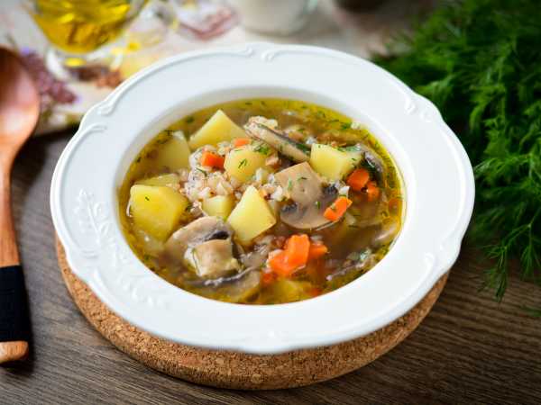 Гречаний суп з грибами