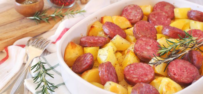 Картопля з мисливськими ковбасками