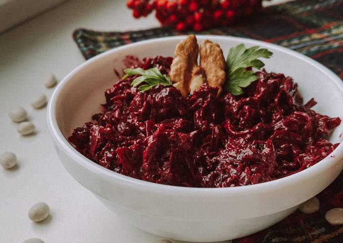 Салат з чорносливом і горіхами