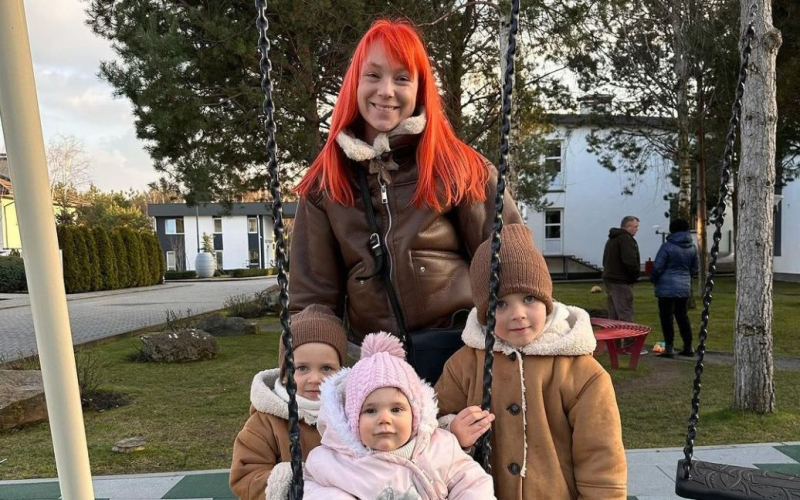 Світлана Тарабарова на атмосферних фото показала одразу трьох помітно підрослих дітей