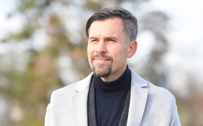 Актор-військовий Геннадій Попенко назвав артистів, які здивували його під час війни
