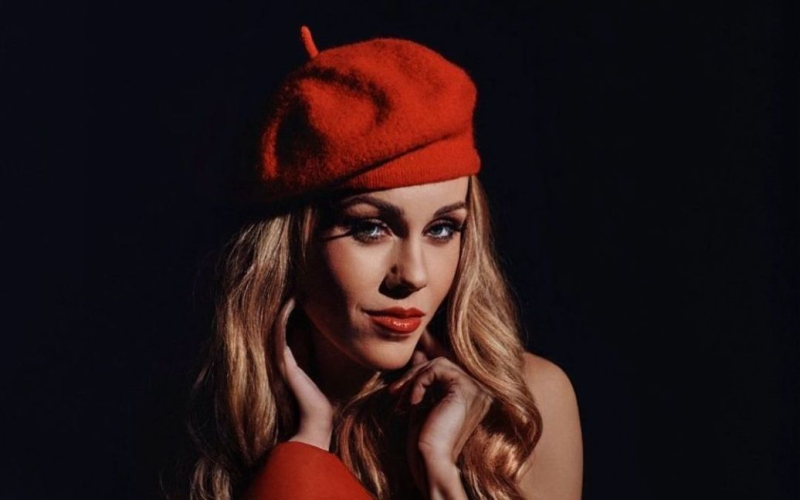 Alyosha здивувала, що вчиться володіти холодною зброєю: "Треба бути готовим до всього"