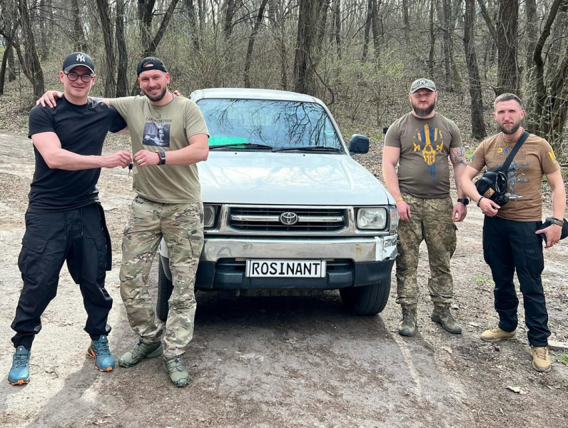 Арсен Мірзоян різко відповів на закиди, що він "розважається" на концертах під час війни
