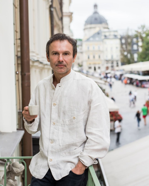 Лідер "Океану Ельзи" Вакарчук вперше за тривалий час розповів про 2-річного сина та 1-річну доньку