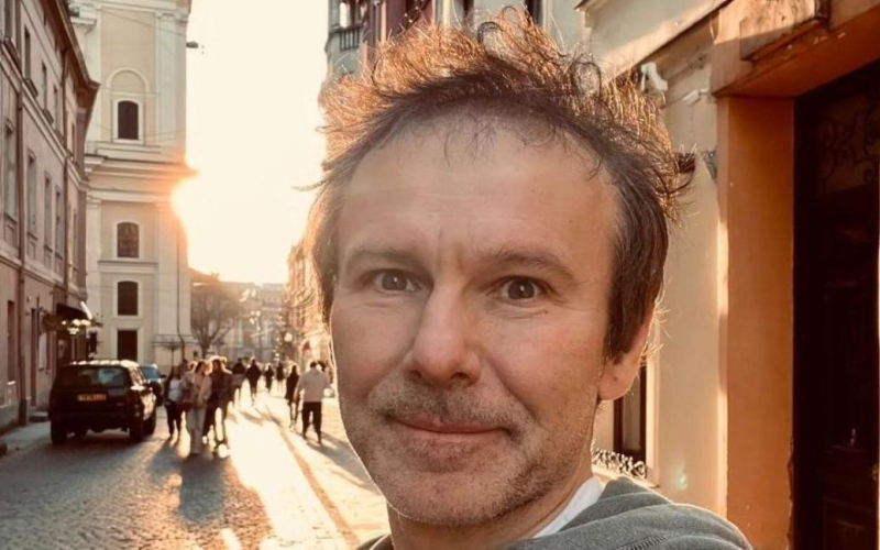 Лідер "Океану Ельзи" Вакарчук вперше за тривалий час розповів про 2-річного сина та 1-річну доньку