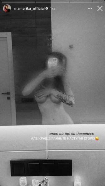 MamaRika топлес похизувалася грудьми після пластичної операції