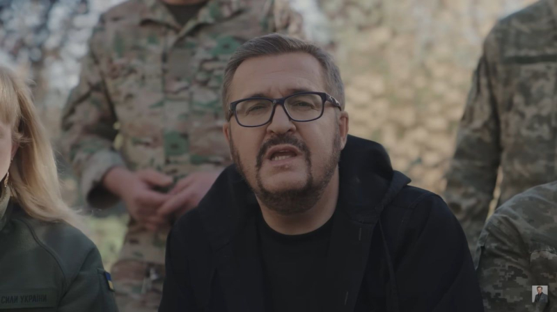 Пономарьов зізнався, чому вагався випускати дует із Дзідзьо і Тополею та як йому подякував Залужний
