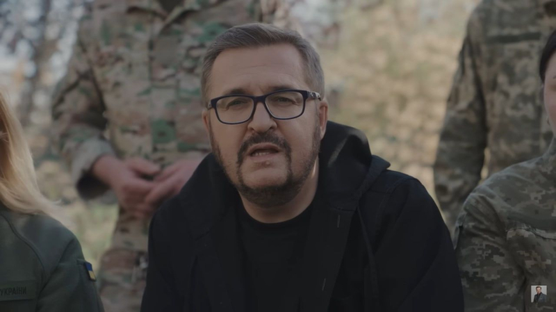 Пономарьов зізнався, чому вагався випускати дует із Дзідзьо і Тополею та як йому подякував Залужний