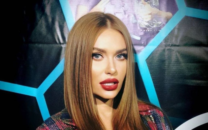 Слава Камінська вийшла на зв'язок після пластичних операцій і показала, який тепер має вигляд