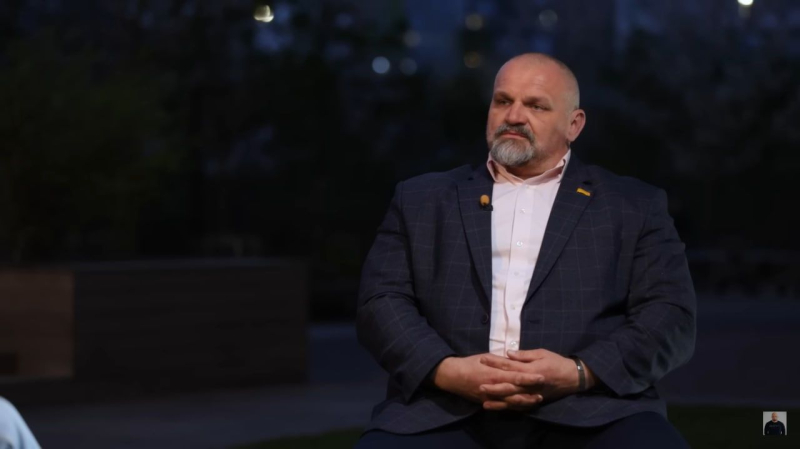 Василь Вірастюк зізнався, як познайомився з молодшою на 11 років коханкою та чи планує одружуватися