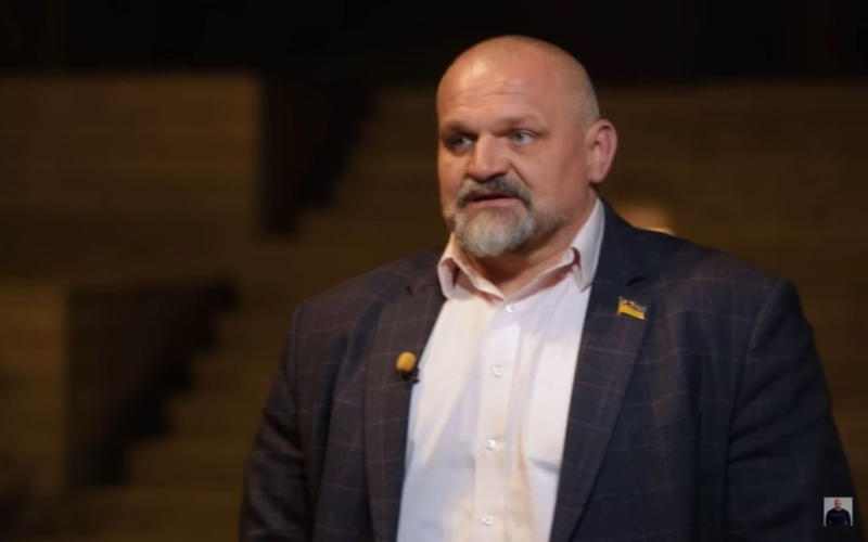 Василь Вірастюк зізнався, як познайомився з молодшою на 11 років коханкою та чи планує одружуватися