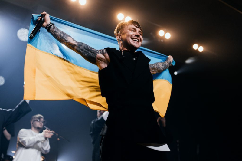 Відомий український співак розповів, як відвідав день народження Олі Полякової у цікавій компанії