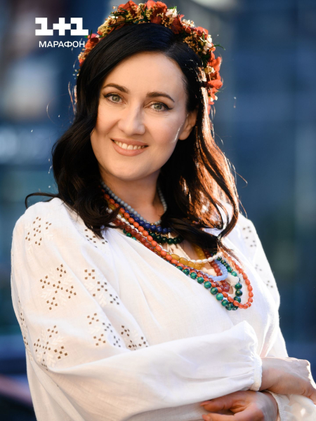 День вишиванки: Мазур, Осадча, Барбір та інші ведучі в національних вбраннях привітали зі святом