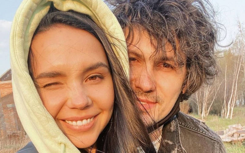 Дружина Євгена Кота оригінально привітала коханого з особливим святом і показала їхні романтичні фото