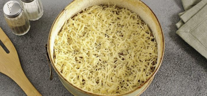 Куряча печінка з сиром і помідорами