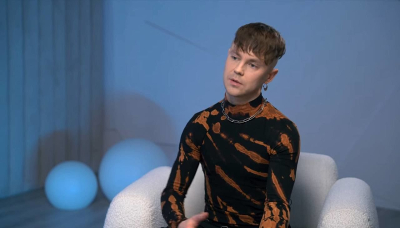 Відомий український співак зізнався, як приймав пологи до початку музичної кар'єри і долав стрес