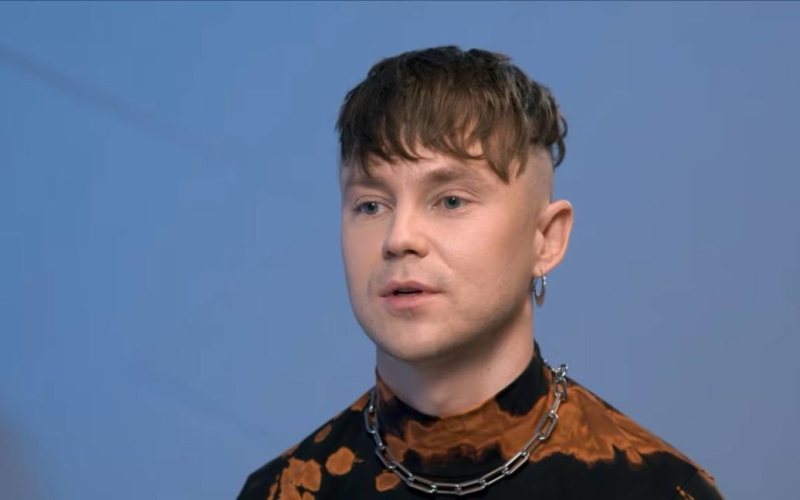 Відомий український співак зізнався, як приймав пологи до початку музичної кар'єри і долав стрес