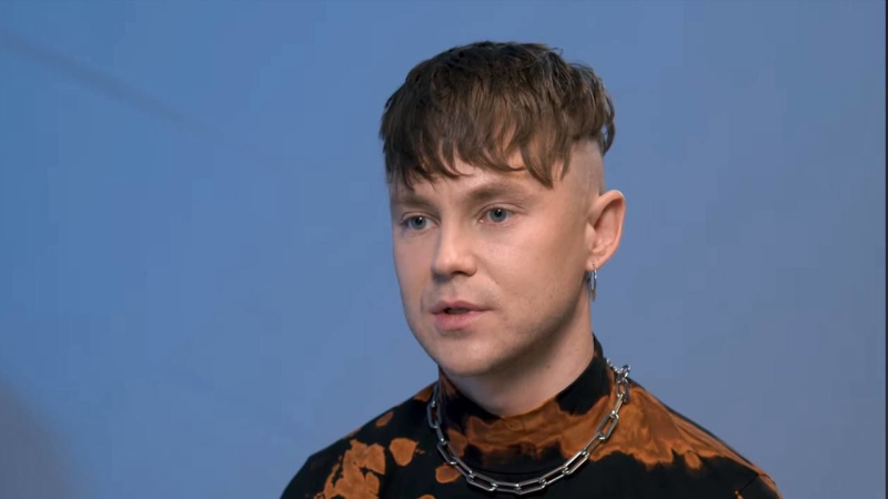 Відомий український співак зізнався, як приймав пологи до початку музичної кар'єри і долав стрес