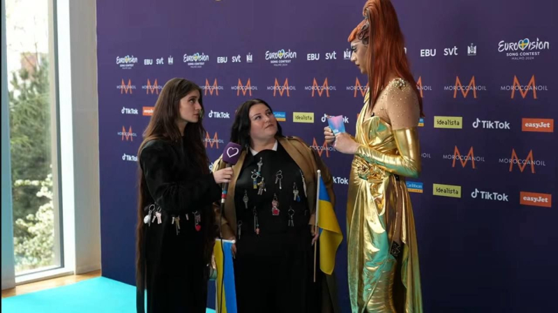 З ключами під серцем і паскою: alyona alyona та Jerry Heil з'явилися на відкритті "Євробачення-2024"