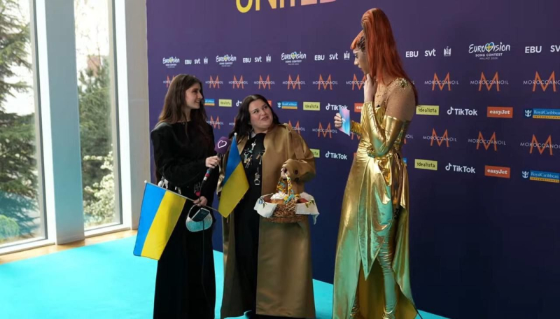 З ключами під серцем і паскою: alyona alyona та Jerry Heil з'явилися на відкритті "Євробачення-2024"