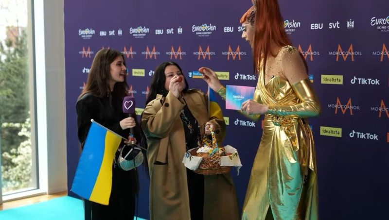З ключами під серцем і паскою: alyona alyona та Jerry Heil з'явилися на відкритті "Євробачення-2024"