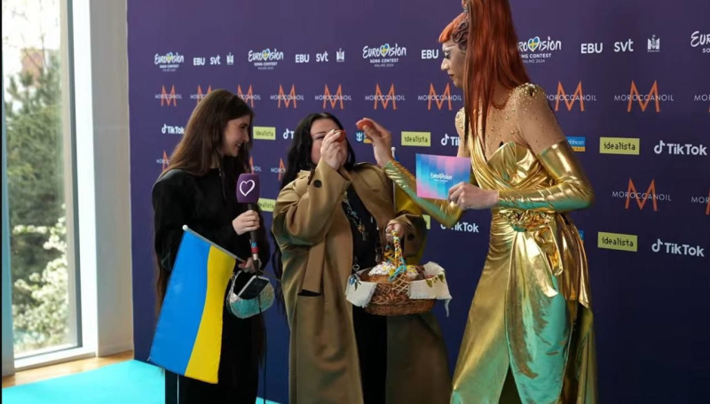 З ключами під серцем і паскою: alyona alyona та Jerry Heil з'явилися на відкритті "Євробачення-2024"