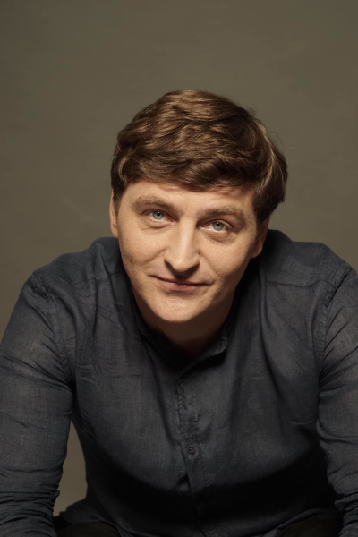 Зірка "Кіборгів" В'ячеслав Довженко розсекретив, як познайомився з коханою і як почався їхній роман
