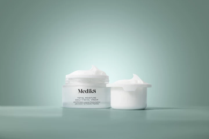 Зволожувальний крем, який потрібен усім: чому новинка Medik8 Total Moisture &mdash; головна покупка літа 2024