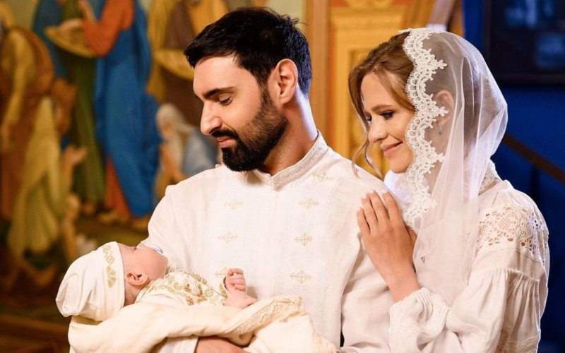 Віталій Козловський показав зворушливі фото з хрещення сина і розсекретив відомих хрещених Оскара