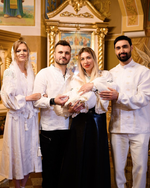 Віталій Козловський показав зворушливі фото з хрещення сина і розсекретив відомих хрещених Оскара