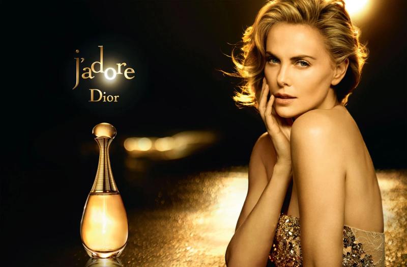 Перше фото Ріанни як амбасадорки парфумів J'Adore Dior