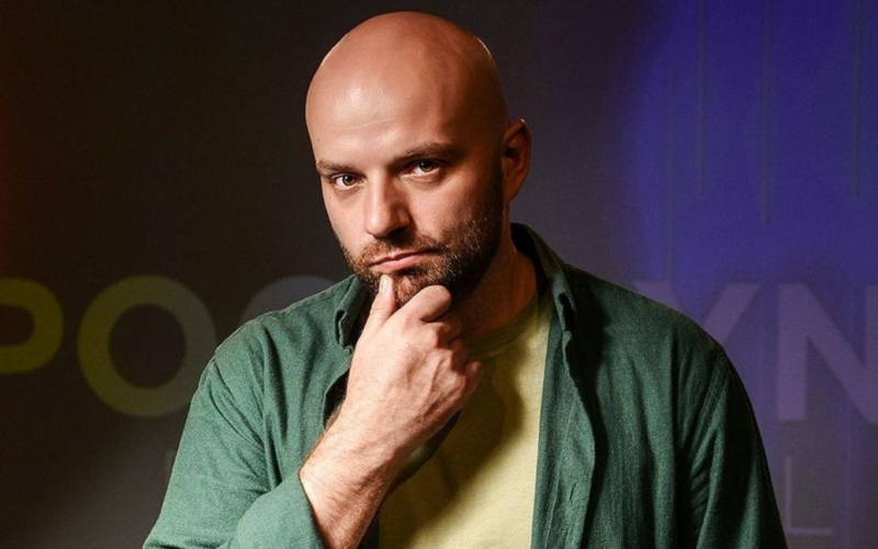 Відомий ведучий шокував, як його мама-українка підтримує війну: "Виходить на мітинги за Путіна"