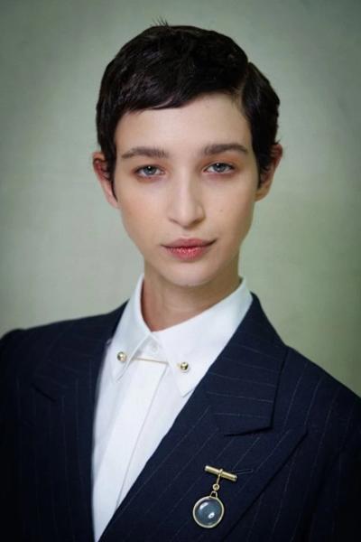 5 головних beauty трендів сезону весна-літо 2025 з Тижня моди в Лондоні