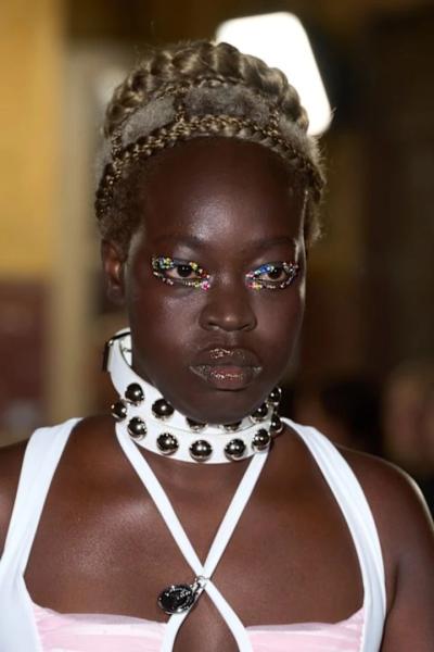 5 головних beauty трендів сезону весна-літо 2025 з Тижня моди в Лондоні