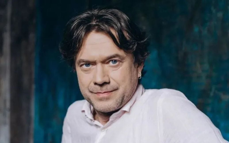 57-річний Остап Ступка натякнув на розрив з дружиною та показав нову кохану у відвертій фотосесії