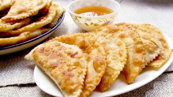Чебуреки з м'ясом і бринзою