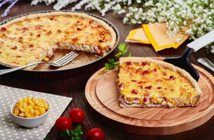 Кіш з помідорами і шинкою