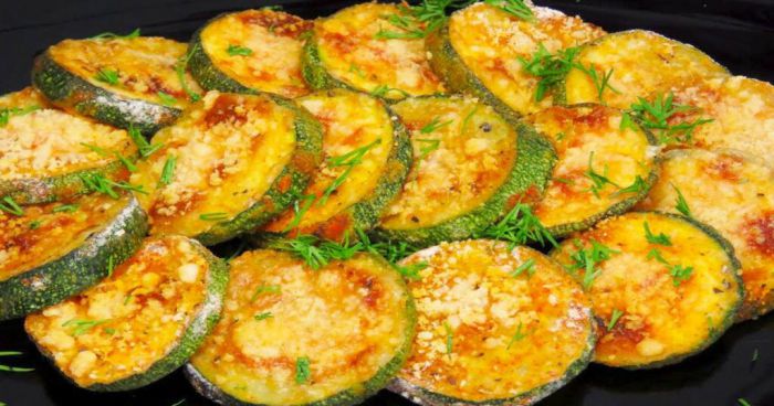 Легкий салат з запечених кабачків